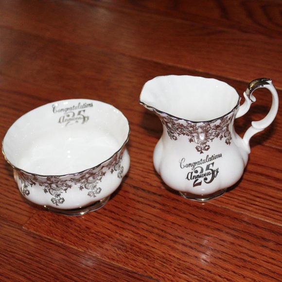 Royal Albert bone china cream & sugar - Picture 2 of 3